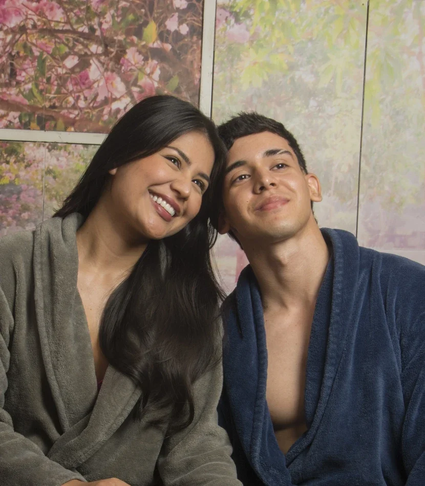 pareja3_830x950_mediocuerpo